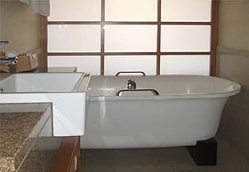 Japanese styled wall in bathroom